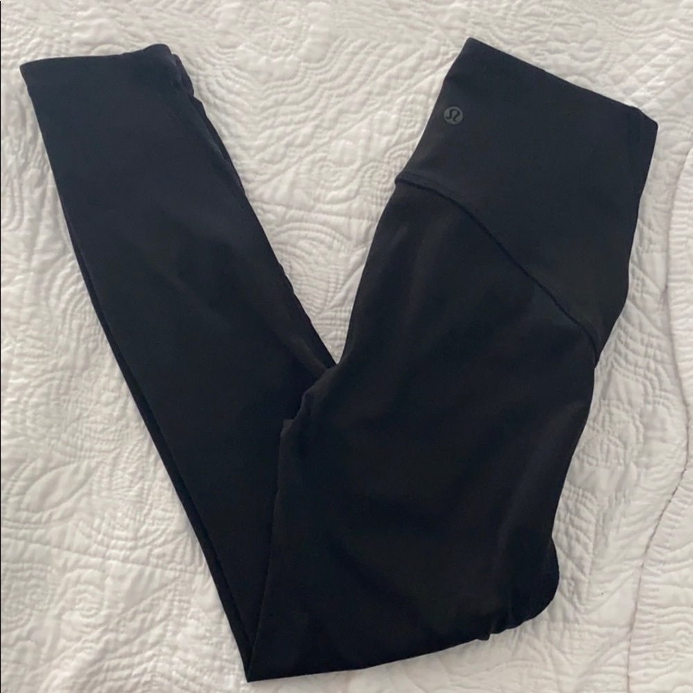 Lululemon size 4 black high rise 25”